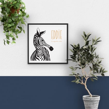 Het ontwerp van geboortekaartje Zebra Parade kan gemakkelijk omgezet worden naar een prachtige poster. Eén van de zebra's is tot groot formaat opgeblazen.