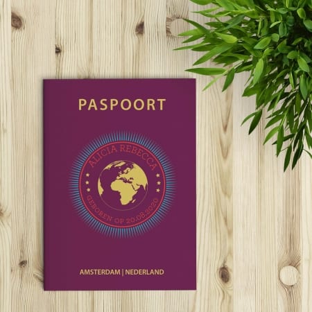 Geboortekaartje Paspoort is een geboortekaartje in de losse stijl van een Nederlands paspoort.